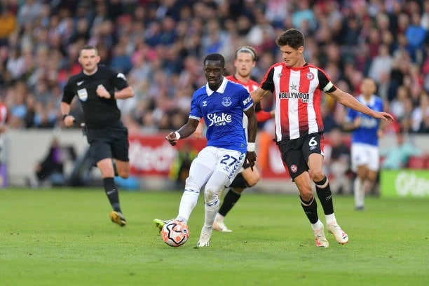 Premier League : Everton d’Idrissa Gueye domine Brentford et s’offre sa première victoire