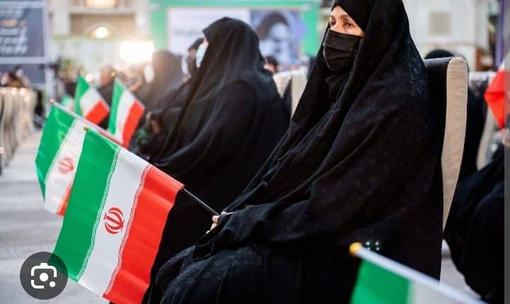 Iran: Les sanctions contre les femmes ne portant pas le voile obligatoire dans les lieux publics durcies (médias)