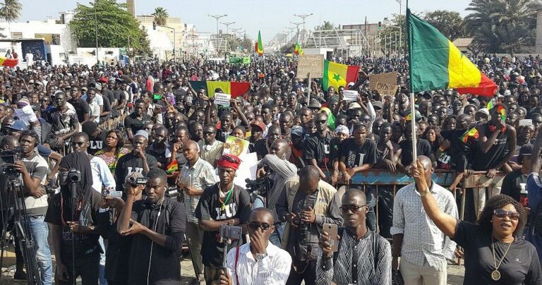 Marche pacifique réussie : Une foule immense réclamait la libération des détenus