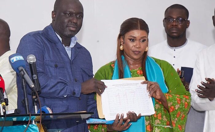 Lala Aïcha Fall annonce la fusion de ses deux mouvements et parraine Amadou Ba 
