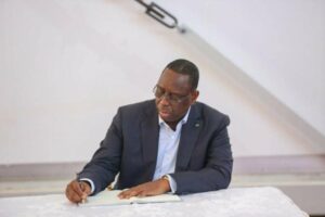 macky sall signature nominations 696x464 1 Jallale.net L'actualité en direct, où que vous soyez