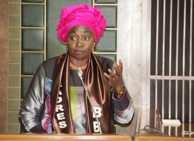 « Budget bricolé » : Aminata Touré demande explications au ministre des Finances