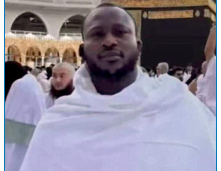 Arrêt sur image : Modou Lô effectue son Oumra à La Mecque